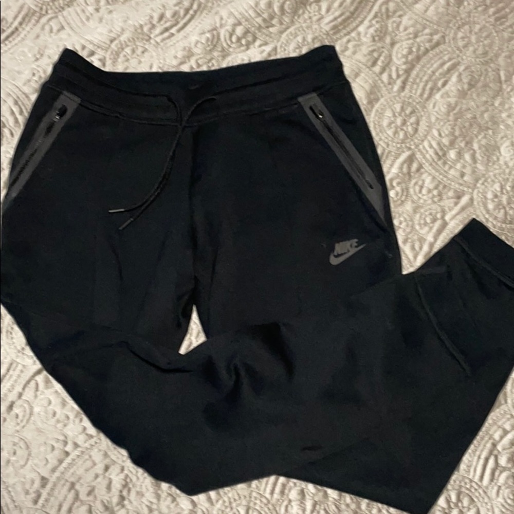 {SOLD} Nike joggers- black size- M